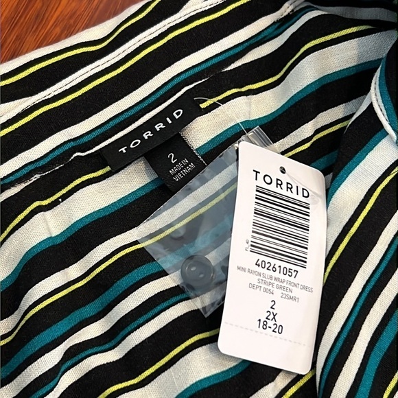 ⭐️ New Torrid Mini Rayon Slub Wrap Front Dress Size 2 2X 18-20 - Picture 4 of 8